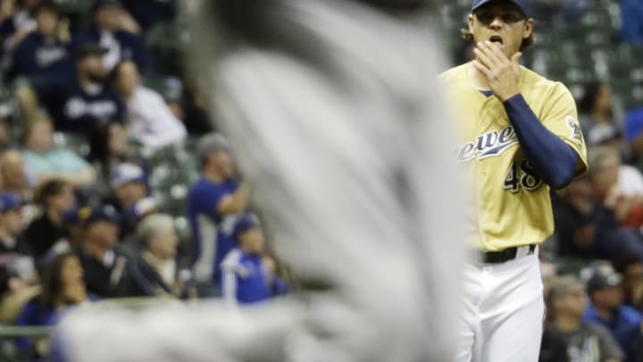 Greinke sharp in win, Dodgers beat Brewers 8-2