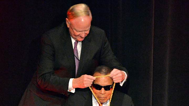 Boxing great Ali gets award in his hometown of Louisville