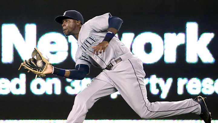 Cano homers twice, drives in 4 in Mariners' 11-2 victory