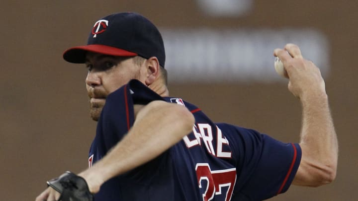 AP Source: Tigers agree to 2-year, 16M deal with Pelfrey