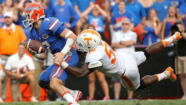 Tennessee fans challenge Florida players to late night arm wrestling