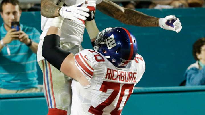 Beckham scores 2 TDs to help Giants beat Dolphins 31-24