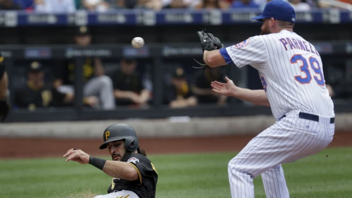 Mets place right-hander Parnell on DL, recall Verrett