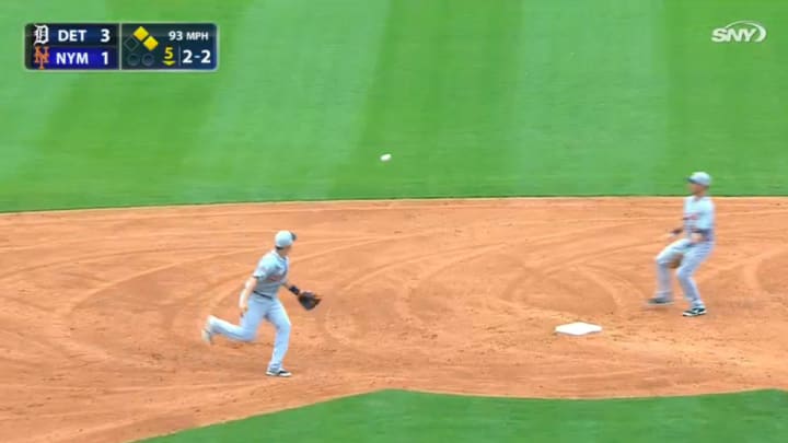 Watch: Tigers get friendly bounce, turn crazy double play