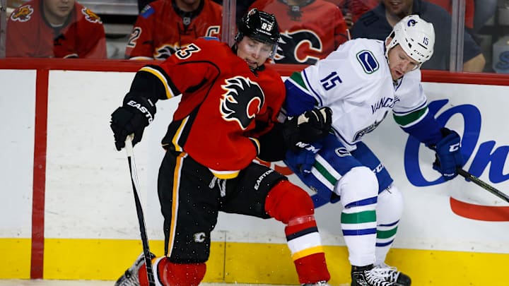 Daniel Sedin has goal, 2 assists as Canucks beat Flames 5-1
