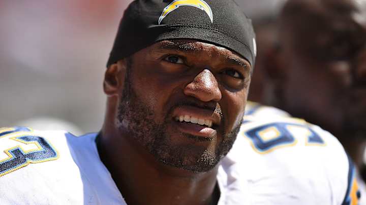 Dwight Freeney calls Bank of America 'manipulative' amid lawsuit