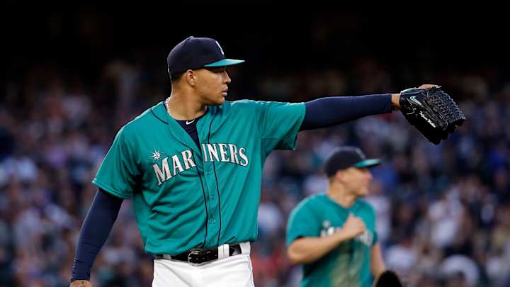 Walker, Smith lead Mariners to 2-1 win over Indians