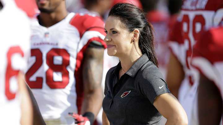 Ex-Cardinals coach Jen Welter will attend Floyd Mayweather fight Ex-Cardinals coach Jen Welter will attend Floyd Mayweather fight