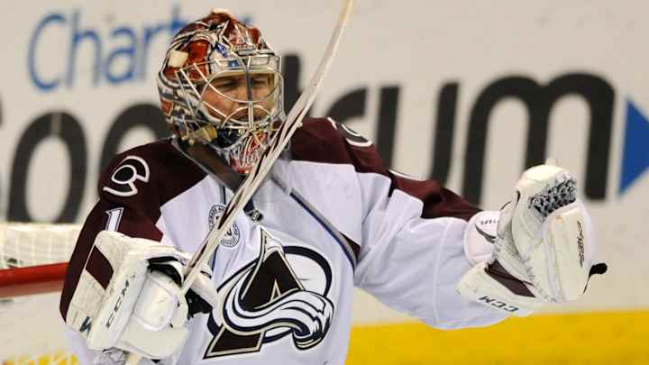 Varlamov has season-high 42 saves, Avalanche beat Blues 3-1