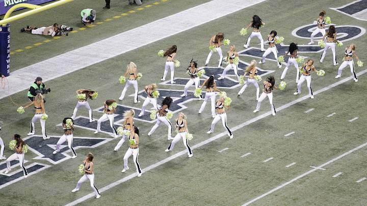 Nineteen lawmakers ask NFL to pay cheerleaders minimum wage