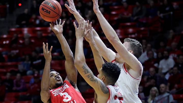 No. 16 Utah holds off feisty Southern Utah 82-71 in opener No. 16 Utah holds off feisty Southern Utah 82-71 in opener