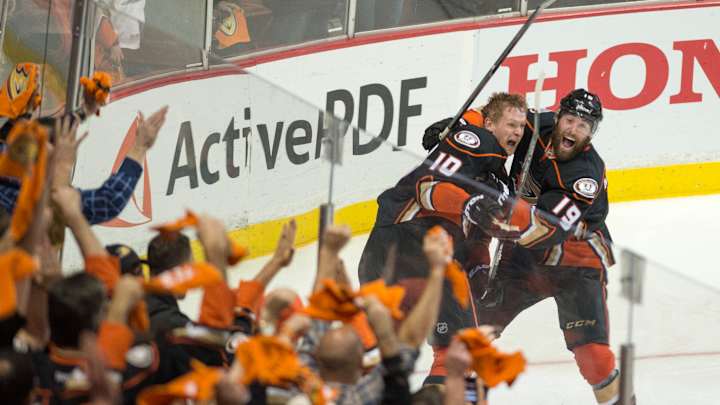 Powerful Blackhawks meet rising Ducks in conference finals