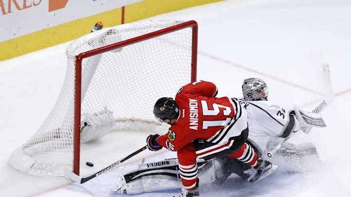 Kane, Toews lead Blackhawks past Kings, 4-2