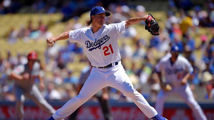 Greinke dominates, hits go-ahead HR as Dodgers beat Reds 2-1