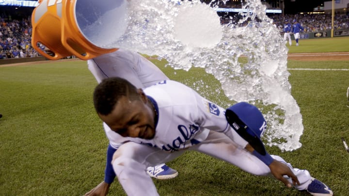 Dyson's 2-run single lifts Royals past Pirates, 3-1