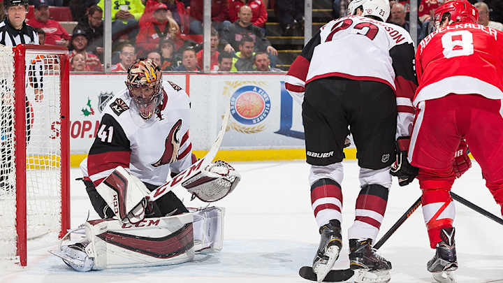 Red Wings’ Gustav Nyquist scores on Coyotes’ Mike Smith from center ice