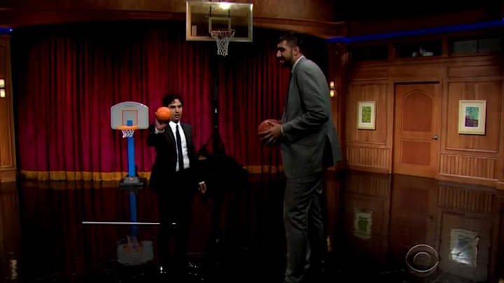 Sim Bhullar had an unfair basketball competition on The Late Late Show Sim Bhullar had an unfair basketball competition on The Late Late Show