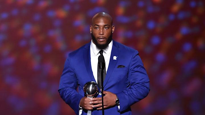 Devon Still accepts award at ESPYS on behalf of daughter Leah