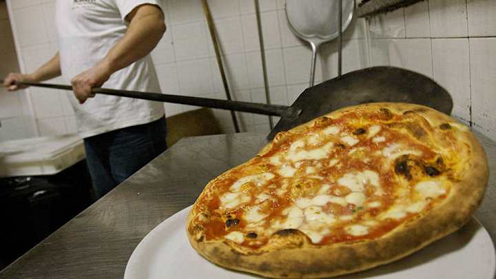Illinois, New York state senators make lame pizza bet on NLCS