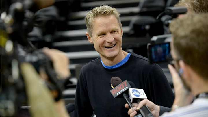 Warriors' Steve Kerr videobombs ESPN live report