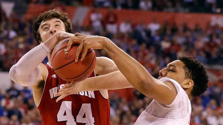 Jahlil Okafor earns third foul on controversial call