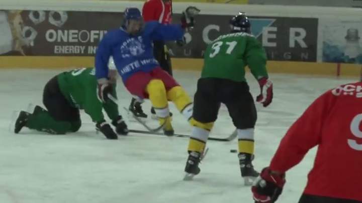 Southampton FC played hockey on vacation in Switzerland, poorly Southampton FC played hockey on vacation in Switzerland, poorly