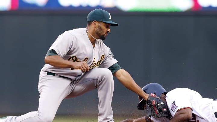 Chavez shines in Oakland's 2-1 victory over Twins