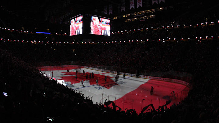 Canadiens honor Charlie Hebdo victims by playing French anthem