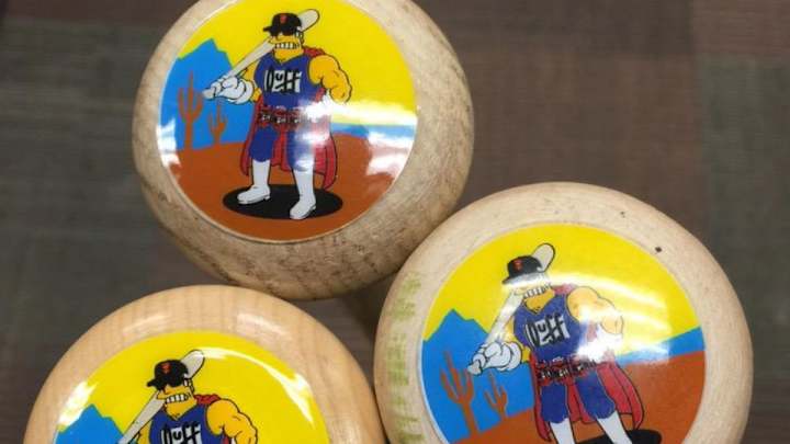 Giants' Matt Duffy shows off custom Spring Training 'Duffman' bats