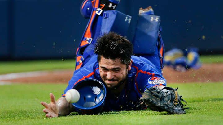 Mets C Travis d'Arnaud leaves game with injury Mets C Travis d'Arnaud leaves game with injury