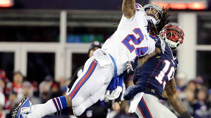 Patriots improve to 10-0, beat Bills 20-13