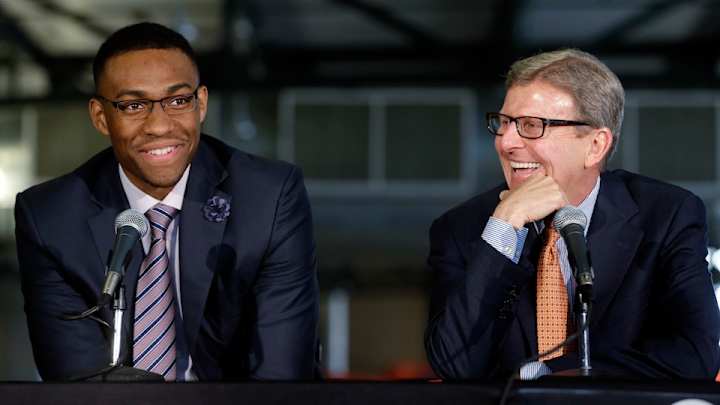 Report: Milwaukee Bucks extend GM John Hammond through 2016–17