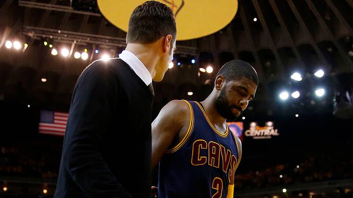 Cavs guard Irving undergoes surgery on broken kneecap