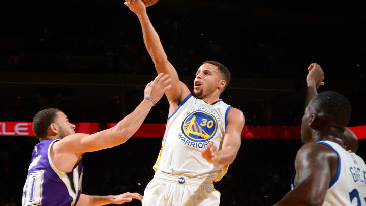 Curry's triple-double leads Warriors past Kings 122-103
