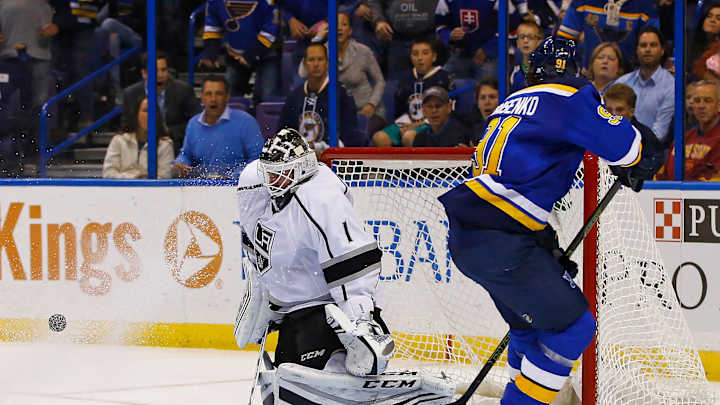 Enroth shuts out Blues, Kings win 3-0