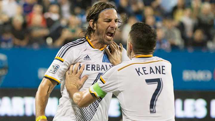 LA Galaxy re-sign forward Alan Gordon