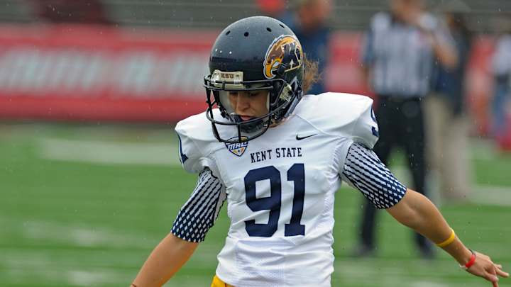 Watch: Female kicker April Goss makes extra point for Kent State