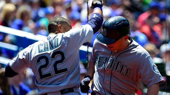 Paxton wins 3rd straight, Mariners beat Blue Jays 3-2