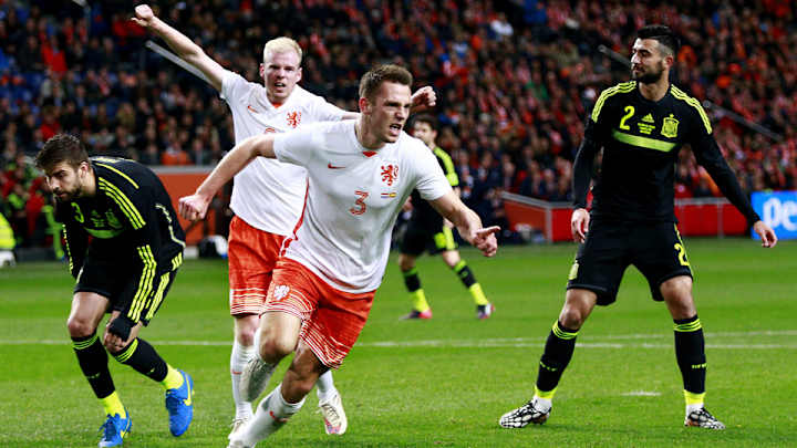Netherlands gets solid win over Spain to relieve pressure on Hiddink Netherlands gets solid win over Spain to relieve pressure on Hiddink