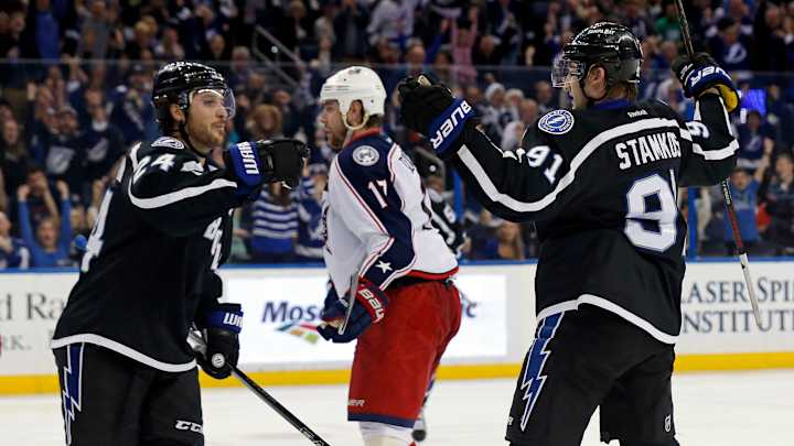 Stamkos has 2 goals, assist; Lightning beat Blue Jackets 5-2