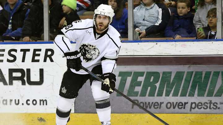 Los Angeles Kings recall Mike Richards from AHL