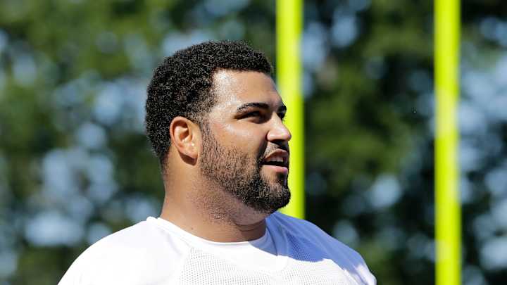 Browns lineman Winn hurts right knee in practice