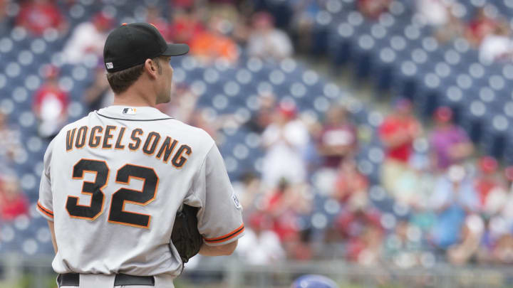 Francoeur's double lifts Phillies to 6-4 win over Giants