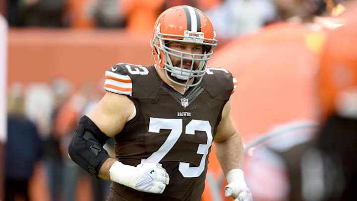 Browns OT Joe Thomas leaves practice with injury Browns OT Joe Thomas leaves practice with injury