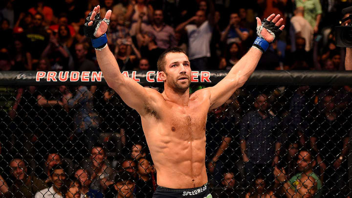 Rockhold dominates Machida to set up potential blockbuster bout Rockhold dominates Machida to set up potential blockbuster bout