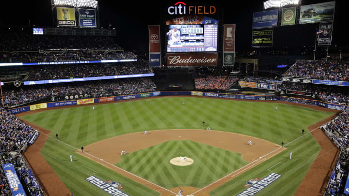 Raul Mondesi 1st player to make big league debut in Series