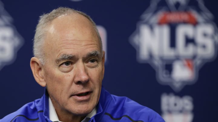 Mets GM Alderson briefly collapses during news conference