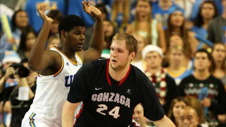 Polar-opposite programs Gonzaga and UCLA face off in Sweet 16 Polar-opposite programs Gonzaga and UCLA face off in Sweet 16