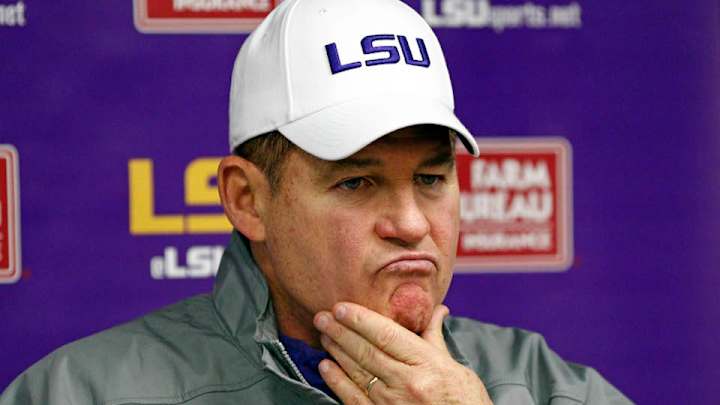 LSU coach Les Miles says job speculation has been a distraction