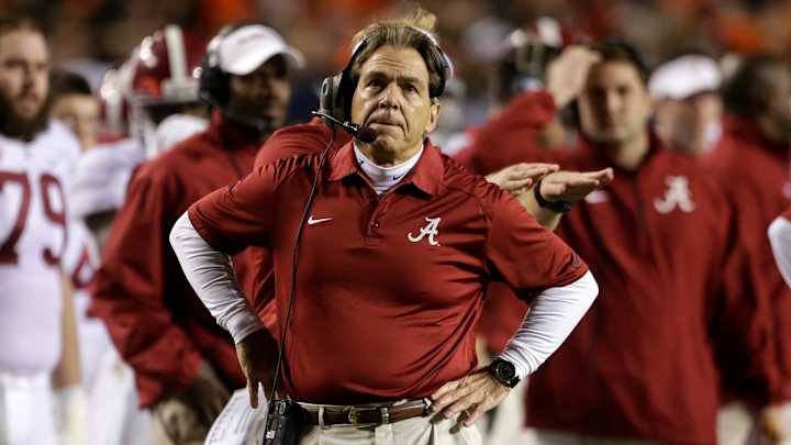 No. 2 Alabama just keeps feeding the ball to Derrick Henry